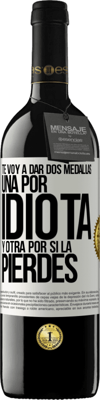 39,95 € Envío gratis | Vino Tinto Edición RED MBE Reserva Te voy a dar dos medallas: Una por idiota y otra por si la pierdes Etiqueta Blanca. Etiqueta personalizable Reserva 12 Meses Cosecha 2015 Tempranillo