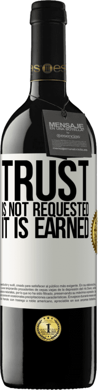 39,95 € 送料無料 | 赤ワイン REDエディション MBE 予約する 信頼は要求されず、獲得されます ホワイトラベル. カスタマイズ可能なラベル 予約する 12 月 収穫 2016 Tempranillo