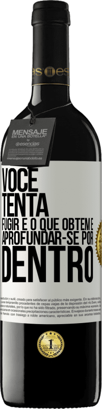 39,95 € Envio grátis | Vinho tinto Edição RED MBE Reserva Você tenta fugir e o que obtém é aprofundar-se por dentro Etiqueta Branca. Etiqueta personalizável Reserva 12 Meses Colheita 2015 Tempranillo