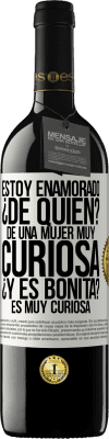 39,95 € Envío gratis | Vino Tinto Edición RED MBE Reserva Estoy enamorado. ¿De quién? De una mujer muy curiosa. ¿Y es bonita? Es muy curiosa Etiqueta Blanca. Etiqueta personalizable Reserva 12 Meses Cosecha 2015 Tempranillo