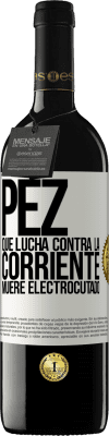 39,95 € Envío gratis | Vino Tinto Edición RED MBE Reserva Pez que lucha contra la corriente, muere electrocutado Etiqueta Blanca. Etiqueta personalizable Reserva 12 Meses Cosecha 2015 Tempranillo