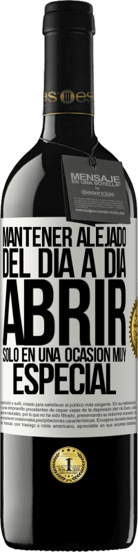 39,95 € Envío gratis | Vino Tinto Edición RED MBE Reserva Mantener alejado del día a día. Abrir sólo en una ocasión muy especial Etiqueta Blanca. Etiqueta personalizable Reserva 12 Meses Cosecha 2015 Tempranillo