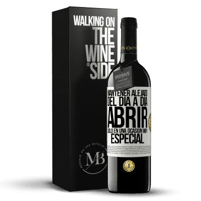 «Mantener alejado del día a día. Abrir sólo en una ocasión muy especial» Edición RED MBE Reserva