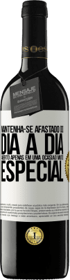 39,95 € Envio grátis | Vinho tinto Edição RED MBE Reserva Mantenha-se afastado do dia a dia. Aberto apenas em uma ocasião muito especial Etiqueta Branca. Etiqueta personalizável Reserva 12 Meses Colheita 2014 Tempranillo