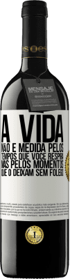 39,95 € Envio grátis | Vinho tinto Edição RED MBE Reserva A vida não é medida pelos tempos que você respira, mas pelos momentos que o deixam sem fôlego Etiqueta Branca. Etiqueta personalizável Reserva 12 Meses Colheita 2015 Tempranillo