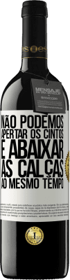 39,95 € Envio grátis | Vinho tinto Edição RED MBE Reserva Não podemos apertar os cintos e abaixar as calças ao mesmo tempo Etiqueta Branca. Etiqueta personalizável Reserva 12 Meses Colheita 2014 Tempranillo