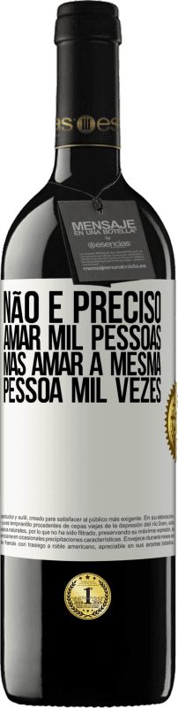 39,95 € Envio grátis | Vinho tinto Edição RED MBE Reserva Não é preciso amar mil pessoas, mas amar a mesma pessoa mil vezes Etiqueta Branca. Etiqueta personalizável Reserva 12 Meses Colheita 2014 Tempranillo