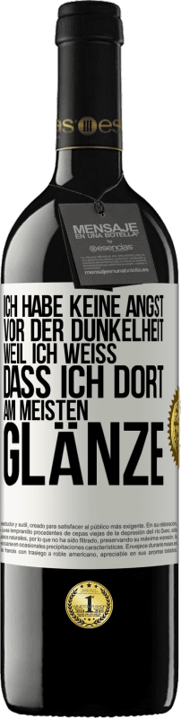 39,95 € Kostenloser Versand | Rotwein RED Ausgabe MBE Reserve Ich habe keine Angst vor der Dunkelheit, weil ich weiß, dass ich dort am meisten glänze Weißes Etikett. Anpassbares Etikett Reserve 12 Monate Ernte 2015 Tempranillo