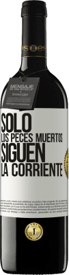 39,95 € Envío gratis | Vino Tinto Edición RED MBE Reserva Sólo los peces muertos siguen la corriente Etiqueta Blanca. Etiqueta personalizable Reserva 12 Meses Cosecha 2015 Tempranillo