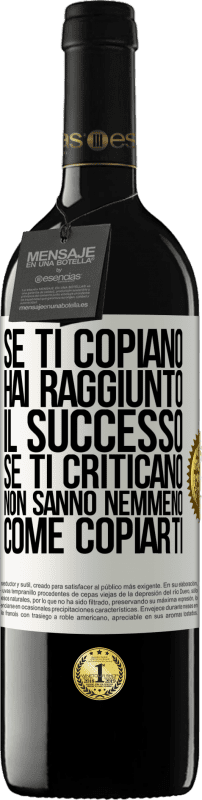 39,95 € Spedizione Gratuita | Vino rosso Edizione RED MBE Riserva Se ti copiano, hai raggiunto il successo. Se ti criticano, non sanno nemmeno come copiarti Etichetta Bianca. Etichetta personalizzabile Riserva 12 Mesi Raccogliere 2015 Tempranillo