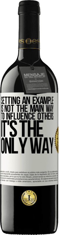 39,95 € 免费送货 | 红酒 RED版 MBE 预订 树立榜样并不是影响他人的主要方式；这是唯一的方法 白标. 可自定义的标签 预订 12 个月 收成 2016 Tempranillo