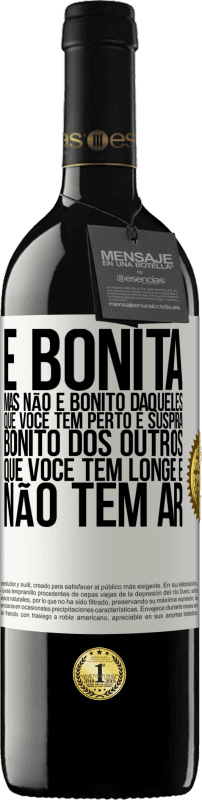 39,95 € Envio grátis | Vinho tinto Edição RED MBE Reserva É bonita. Mas não é bonito daqueles que você tem perto e suspira. Bonito dos outros, que você tem longe e não tem ar Etiqueta Branca. Etiqueta personalizável Reserva 12 Meses Colheita 2015 Tempranillo