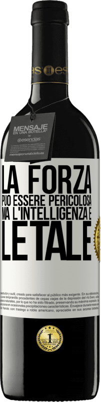 39,95 € Spedizione Gratuita | Vino rosso Edizione RED MBE Riserva La forza può essere pericolosa, ma l'intelligenza è letale Etichetta Bianca. Etichetta personalizzabile Riserva 12 Mesi Raccogliere 2015 Tempranillo