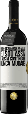 39,95 € Envio grátis | Vinho tinto Edição RED MBE Reserva quem se importa com o que eu faço? Quem se importa com o que eu digo? Eu sou assim, e assim continuarei, nunca mudarei Etiqueta Branca. Etiqueta personalizável Reserva 12 Meses Colheita 2014 Tempranillo