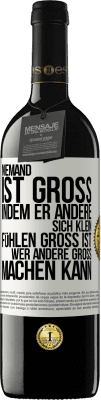 39,95 € Kostenloser Versand | Rotwein RED Ausgabe MBE Reserve Niemand ist groß, indem er andere sich klein fühlen Groß ist, wer andere groß machen kann Weißes Etikett. Anpassbares Etikett Reserve 12 Monate Ernte 2015 Tempranillo