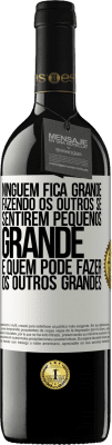 39,95 € Envio grátis | Vinho tinto Edição RED MBE Reserva Ninguém fica grande fazendo os outros se sentirem pequenos. Grande é quem pode fazer os outros grandes Etiqueta Branca. Etiqueta personalizável Reserva 12 Meses Colheita 2015 Tempranillo