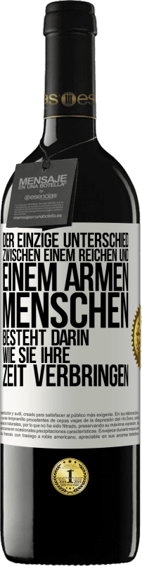 39,95 € Kostenloser Versand | Rotwein RED Ausgabe MBE Reserve Der einzige Unterschied zwischen einem reichen und einem armen Menschen besteht darin, wie sie ihre Zeit verbringen Weißes Etikett. Anpassbares Etikett Reserve 12 Monate Ernte 2015 Tempranillo