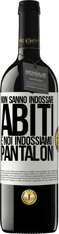 39,95 € Spedizione Gratuita | Vino rosso Edizione RED MBE Riserva Non sanno indossare abiti e noi indossiamo i pantaloni Etichetta Bianca. Etichetta personalizzabile Riserva 12 Mesi Raccogliere 2015 Tempranillo