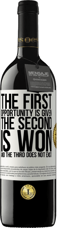 39,95 € 送料無料 | 赤ワイン REDエディション MBE 予約する 最初の機会が与えられ、2番目の機会が獲得され、3番目の機会は存在しません ホワイトラベル. カスタマイズ可能なラベル 予約する 12 月 収穫 2016 Tempranillo