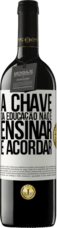 39,95 € Envio grátis | Vinho tinto Edição RED MBE Reserva A chave da educação não é ensinar, é acordar Etiqueta Branca. Etiqueta personalizável Reserva 12 Meses Colheita 2015 Tempranillo