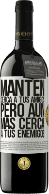 39,95 € Envío gratis | Vino Tinto Edición RED MBE Reserva Mantén cerca a tus amigos, pero aún más cerca a tus enemigos Etiqueta Blanca. Etiqueta personalizable Reserva 12 Meses Cosecha 2015 Tempranillo