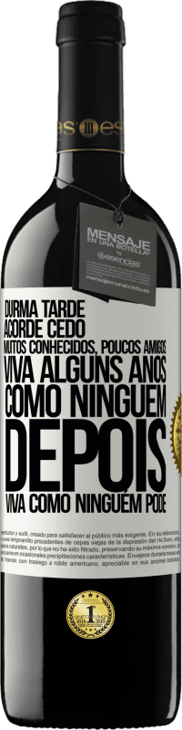 39,95 € Envio grátis | Vinho tinto Edição RED MBE Reserva Durma tarde, acorde cedo. Muitos conhecidos, poucos amigos. Viva alguns anos como ninguém, depois viva como ninguém pode Etiqueta Branca. Etiqueta personalizável Reserva 12 Meses Colheita 2015 Tempranillo