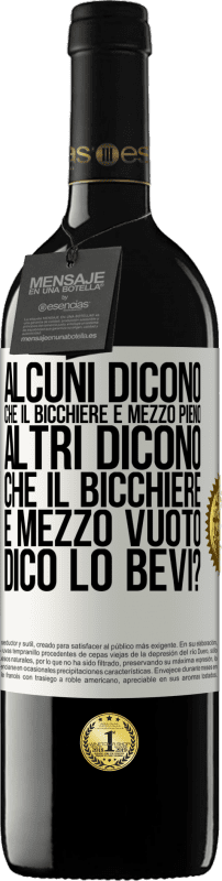 39,95 € Spedizione Gratuita | Vino rosso Edizione RED MBE Riserva Alcuni dicono che il bicchiere è mezzo pieno, altri dicono che il bicchiere è mezzo vuoto. Dico lo bevi? Etichetta Bianca. Etichetta personalizzabile Riserva 12 Mesi Raccogliere 2015 Tempranillo