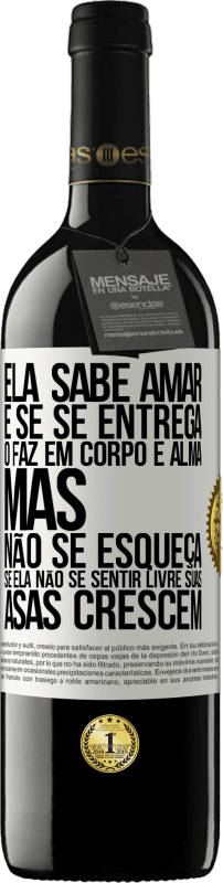 39,95 € Envio grátis | Vinho tinto Edição RED MBE Reserva Ele sabe amar e, se se entrega, o faz em corpo e alma. Mas, não se esqueça, se você não se sentir livre, suas asas crescem Etiqueta Branca. Etiqueta personalizável Reserva 12 Meses Colheita 2015 Tempranillo