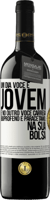 39,95 € Envio grátis | Vinho tinto Edição RED MBE Reserva Um dia você é jovem e no outro você carrega ibuprofeno e paracetamol na sua bolsa Etiqueta Branca. Etiqueta personalizável Reserva 12 Meses Colheita 2016 Tempranillo