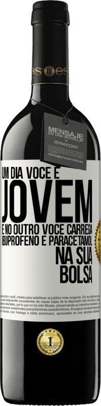 39,95 € Envio grátis | Vinho tinto Edição RED MBE Reserva Um dia você é jovem e no outro você carrega ibuprofeno e paracetamol na sua bolsa Etiqueta Branca. Etiqueta personalizável Reserva 12 Meses Colheita 2015 Tempranillo