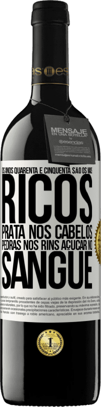 39,95 € Envio grátis | Vinho tinto Edição RED MBE Reserva Os anos quarenta e cinquenta são os mais ricos. Prata nos cabelos, pedras nos rins, açúcar no sangue Etiqueta Branca. Etiqueta personalizável Reserva 12 Meses Colheita 2015 Tempranillo