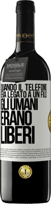 39,95 € Spedizione Gratuita | Vino rosso Edizione RED MBE Riserva Quando il telefono era legato a un filo, gli umani erano liberi Etichetta Bianca. Etichetta personalizzabile Riserva 12 Mesi Raccogliere 2015 Tempranillo