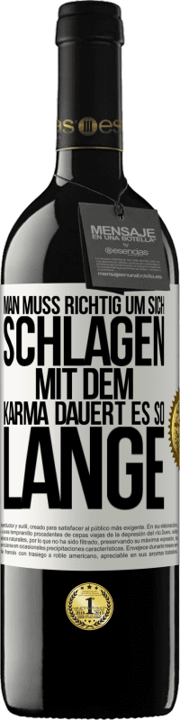 39,95 € Kostenloser Versand | Rotwein RED Ausgabe MBE Reserve Man muss richtig um sich schlagen, mit dem Karma dauert es so lange Weißes Etikett. Anpassbares Etikett Reserve 12 Monate Ernte 2015 Tempranillo