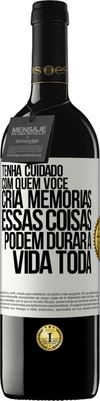 39,95 € Envio grátis | Vinho tinto Edição RED MBE Reserva Tenha cuidado com quem você cria memórias. Essas coisas podem durar a vida toda Etiqueta Branca. Etiqueta personalizável Reserva 12 Meses Colheita 2014 Tempranillo