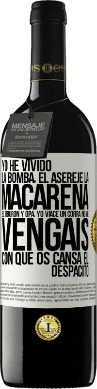 39,95 € Envío gratis | Vino Tinto Edición RED MBE Reserva Yo he vivido La bomba, el Aserejé, La Macarena, El Tiburón y Opá, yo viacé un corrá. No me vengáis con que os cansa el Etiqueta Blanca. Etiqueta personalizable Reserva 12 Meses Cosecha 2014 Tempranillo