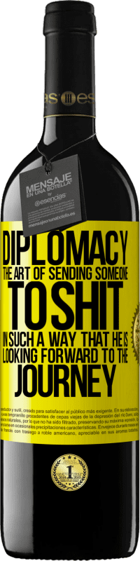 39,95 € 免费送货 | 红酒 RED版 MBE 预订 外交政策以某人期望的方式将某人拉屎的艺术 黄色标签. 可自定义的标签 预订 12 个月 收成 2016 Tempranillo