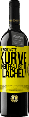 39,95 € Kostenloser Versand | Rotwein RED Ausgabe MBE Reserve Die schönste Kurve einer Frau ist ihr Lächeln Gelbes Etikett. Anpassbares Etikett Reserve 12 Monate Ernte 2014 Tempranillo