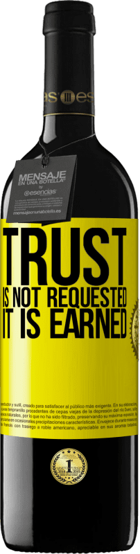 39,95 € 送料無料 | 赤ワイン REDエディション MBE 予約する 信頼は要求されず、獲得されます 黄色のラベル. カスタマイズ可能なラベル 予約する 12 月 収穫 2016 Tempranillo