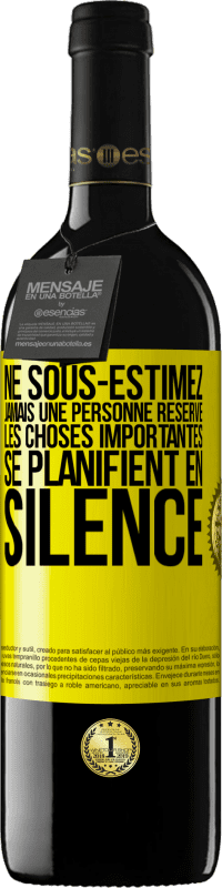 39,95 € Envoi gratuit | Vin rouge Édition RED MBE Réserve Ne sous-estimez jamais une personne réservé, les choses importantes se planifient en silence Étiquette Jaune. Étiquette personnalisable Réserve 12 Mois Récolte 2015 Tempranillo