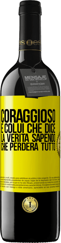 39,95 € Spedizione Gratuita | Vino rosso Edizione RED MBE Riserva Coraggioso è colui che dice la verità sapendo che perderà tutto Etichetta Gialla. Etichetta personalizzabile Riserva 12 Mesi Raccogliere 2015 Tempranillo