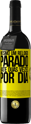 39,95 € Envio grátis | Vinho tinto Edição RED MBE Reserva Mesmo um relógio parado bate duas vezes por dia Etiqueta Amarela. Etiqueta personalizável Reserva 12 Meses Colheita 2016 Tempranillo