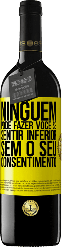 39,95 € Envio grátis | Vinho tinto Edição RED MBE Reserva Ninguém pode fazer você se sentir inferior sem o seu consentimento Etiqueta Amarela. Etiqueta personalizável Reserva 12 Meses Colheita 2016 Tempranillo