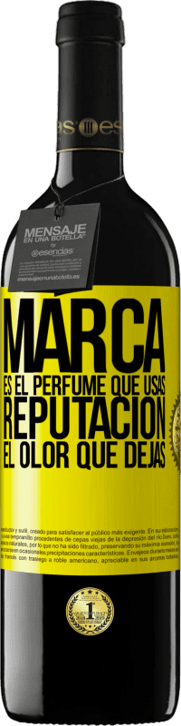 39,95 € Envío gratis | Vino Tinto Edición RED MBE Reserva Marca es el perfume que usas. Reputación, el olor que dejas Etiqueta Amarilla. Etiqueta personalizable Reserva 12 Meses Cosecha 2014 Tempranillo