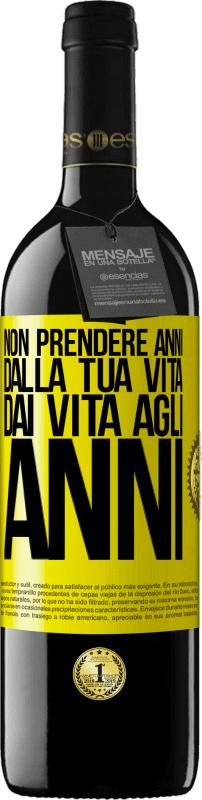 39,95 € Spedizione Gratuita | Vino rosso Edizione RED MBE Riserva Non prendere anni dalla tua vita, dai vita agli anni Etichetta Gialla. Etichetta personalizzabile Riserva 12 Mesi Raccogliere 2015 Tempranillo