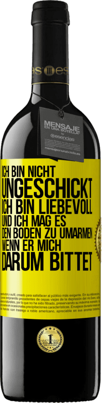 39,95 € Kostenloser Versand | Rotwein RED Ausgabe MBE Reserve Ich bin nicht ungeschickt, ich bin liebevoll, und ich mag es, den Boden zu umarmen, wenn er mich darum bittet Gelbes Etikett. Anpassbares Etikett Reserve 12 Monate Ernte 2015 Tempranillo