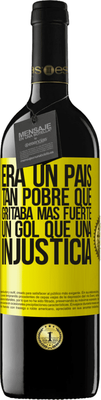 39,95 € Envío gratis | Vino Tinto Edición RED MBE Reserva Era un país tan pobre que gritaba más fuerte un gol que una injusticia Etiqueta Amarilla. Etiqueta personalizable Reserva 12 Meses Cosecha 2015 Tempranillo