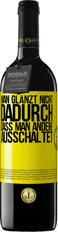 39,95 € Kostenloser Versand | Rotwein RED Ausgabe MBE Reserve Man glänzt nicht dadurch, dass man andere ausschaltet Gelbes Etikett. Anpassbares Etikett Reserve 12 Monate Ernte 2015 Tempranillo