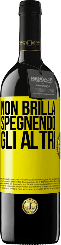 39,95 € Spedizione Gratuita | Vino rosso Edizione RED MBE Riserva Non brilla spegnendo gli altri Etichetta Gialla. Etichetta personalizzabile Riserva 12 Mesi Raccogliere 2015 Tempranillo