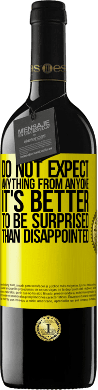 39,95 € 免费送货 | 红酒 RED版 MBE 预订 不要期望任何人有任何东西。感到惊讶总比失望好 黄色标签. 可自定义的标签 预订 12 个月 收成 2016 Tempranillo