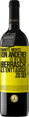 39,95 € Kostenloser Versand | Rotwein RED Ausgabe MBE Reserve Erwarte nichts von anderen. Es ist besser überrascht als enttäuscht zu sein Gelbes Etikett. Anpassbares Etikett Reserve 12 Monate Ernte 2015 Tempranillo